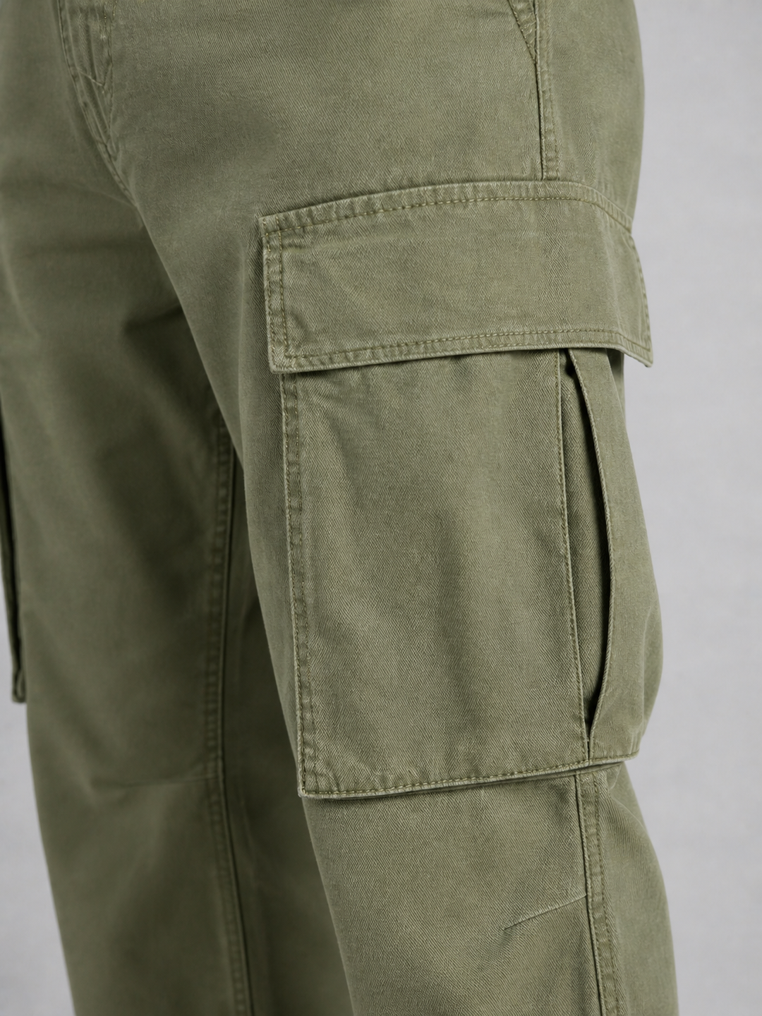 Men's Cargo Trousers in Relaxed Fit Cotton Blend with Multiple Pockets for Everyday Wear
