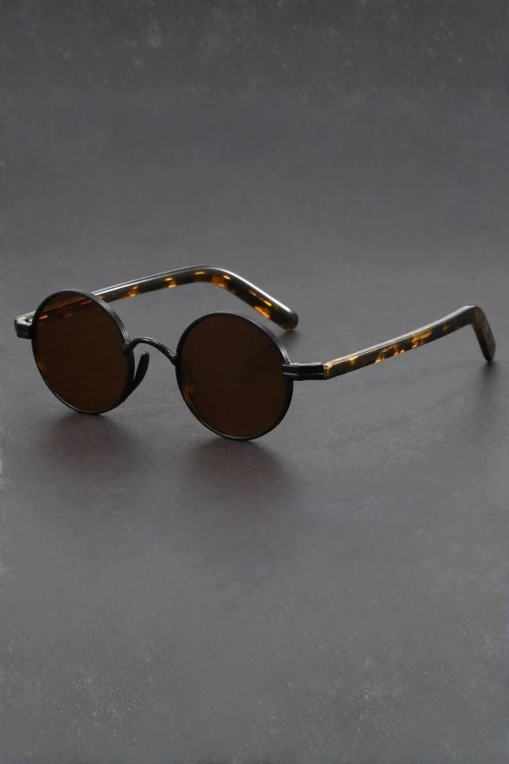 Men's Vintage Round Sunglasses Gold Metal Frame UV400 Protection