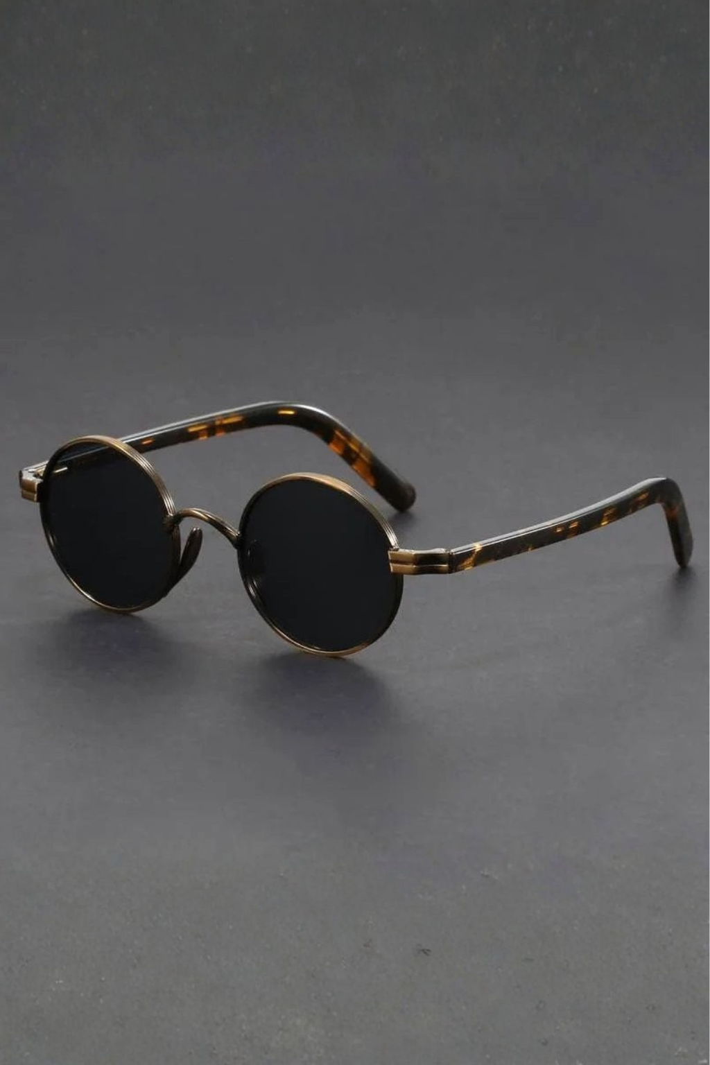 Men's Vintage Round Sunglasses Gold Metal Frame UV400 Protection