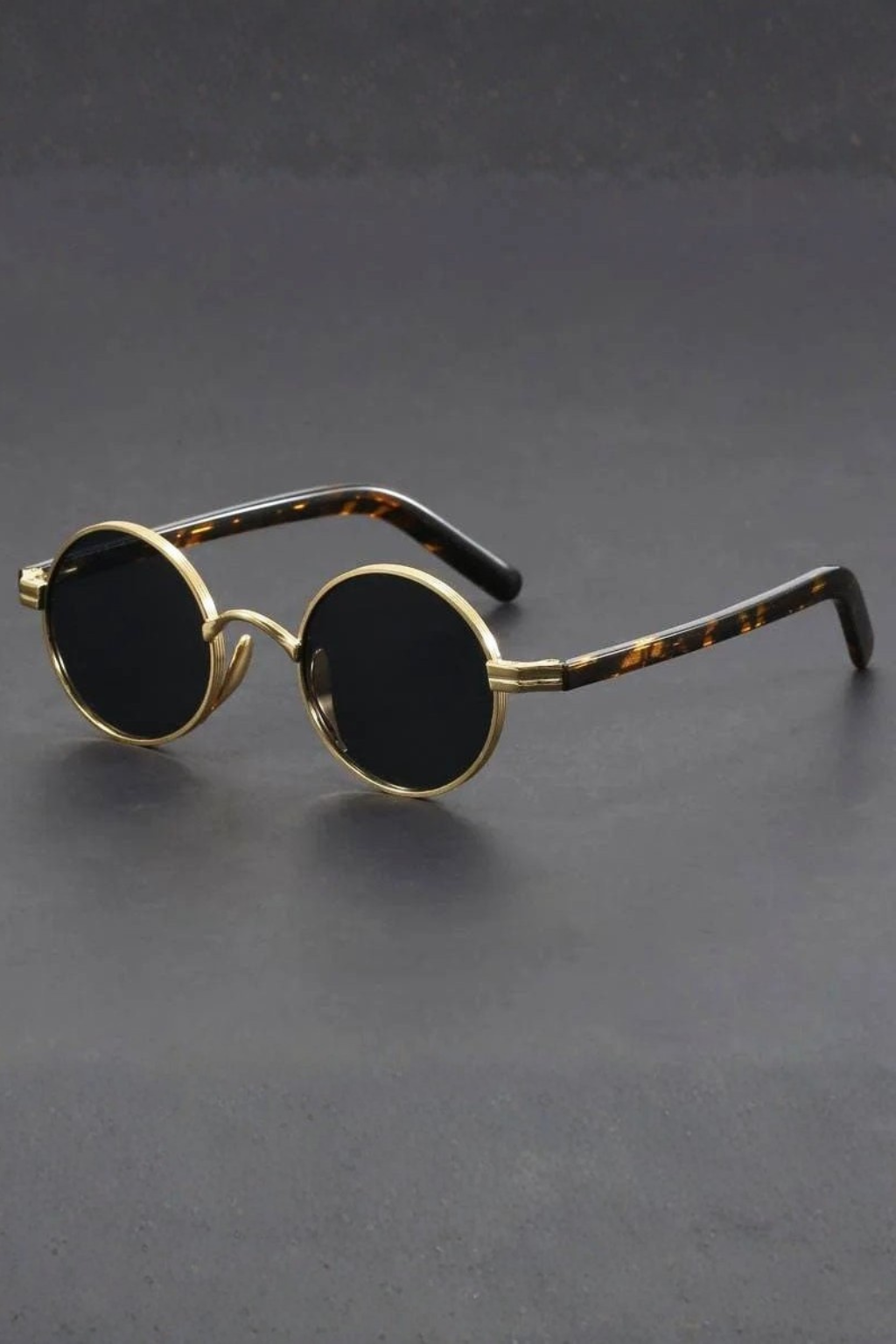 Men's Vintage Round Sunglasses Gold Metal Frame UV400 Protection
