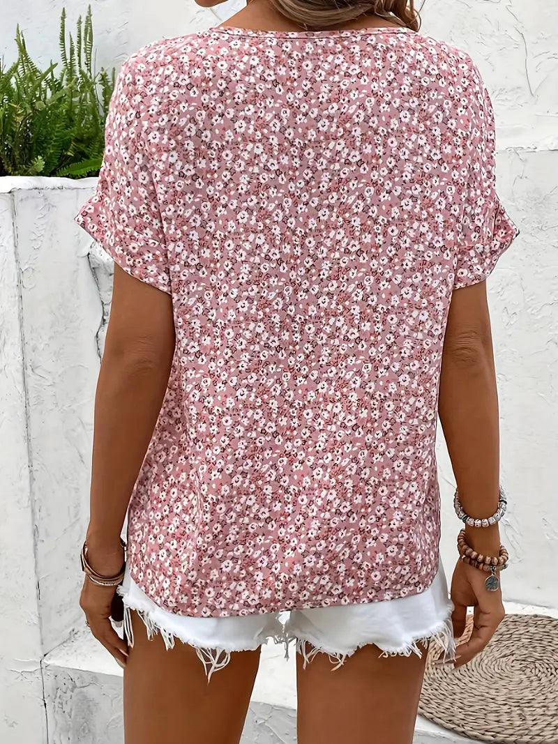 Women's Floral Print Blouse with Flowy Fit for Casual and Elegant Occasions
