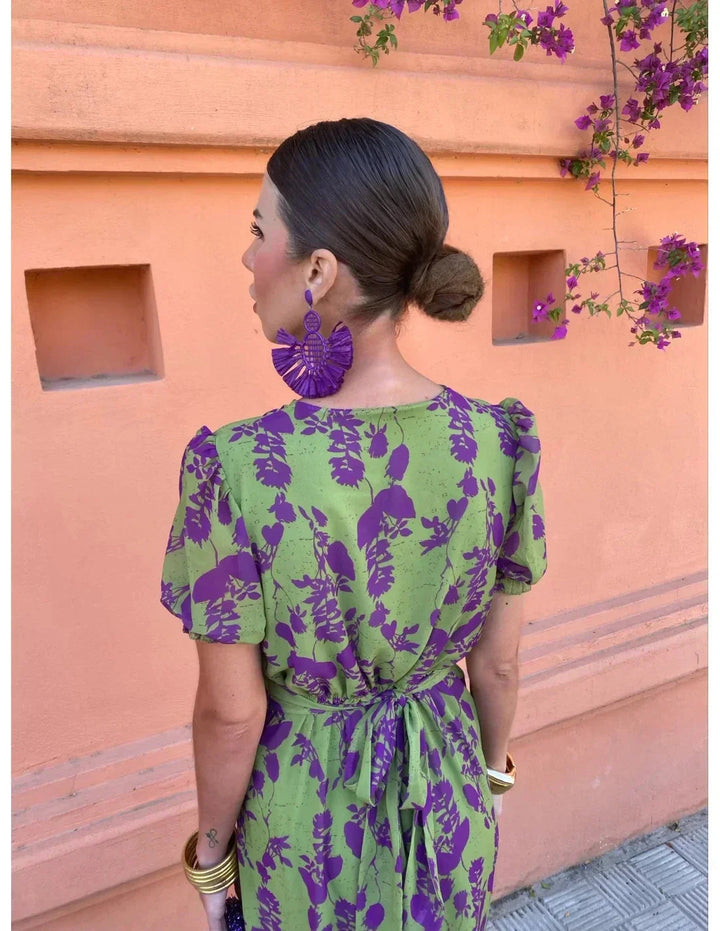 Women's Flowing Summer Dress in Lightweight Fabric for Casual or Formal Occasions